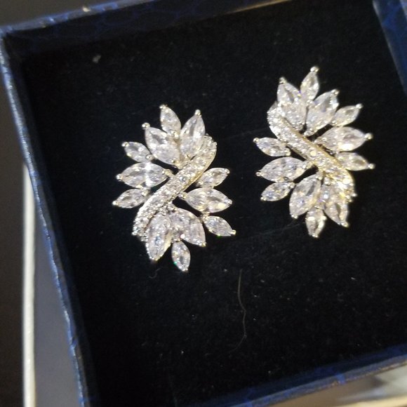 18K White Gold Swarovski Elements crystal Marquise women's earrings - Picture 8 of 10